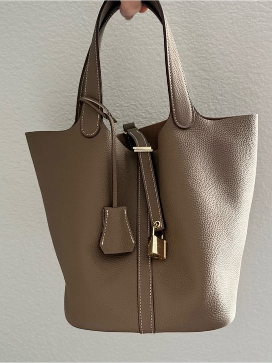no brand Handbags - Structured luxury Taupe Pebbled Leather Tote with Gold Accent